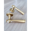 Дверна ручка STILE TUKA R 7S ST матова латунь GOLD SATIN(тонка розетка) Дверна ручка STILE TUKA R 7S ST матова латунь GOLD SATIN(тонка розетка)