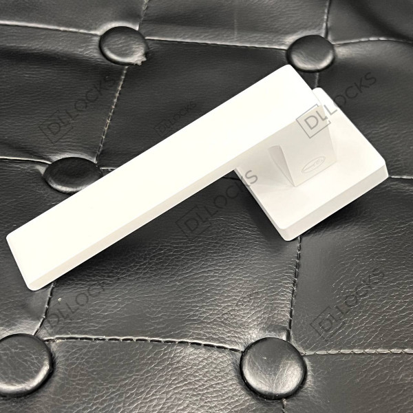Дверна ручка на розеті slim Vortex AS - 33 WHITE (matte) білий матовий
