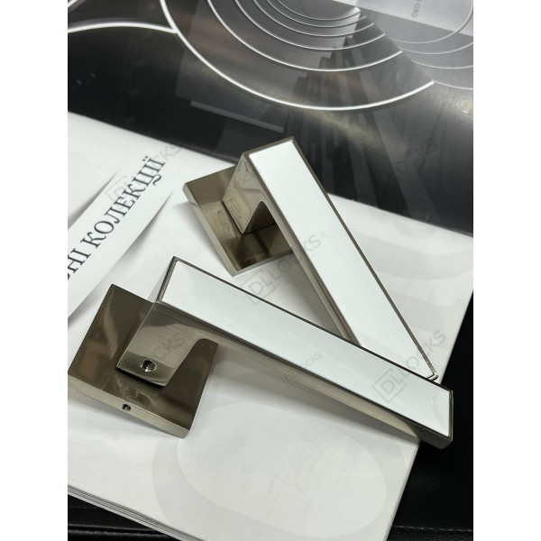 Дверна ручка на розеті slim Vortex ZSL - 46 SN / WHITE сатин матовий+біла вставка