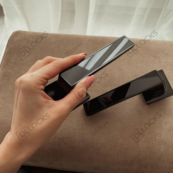 Дверна ручка на розеті USK-A80048 Black