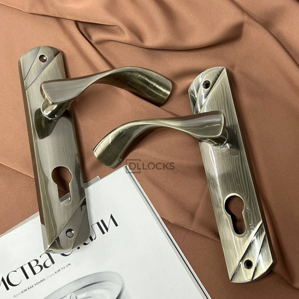 Ручки на планці Imperial ZN Saldo 62 mm AB - бронза